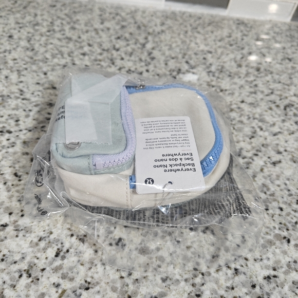 Lululemon Everywhere Backpack Nano (Light Ivory/Pelican/Sinatra Blue/Silver) - Picture 5 of 8